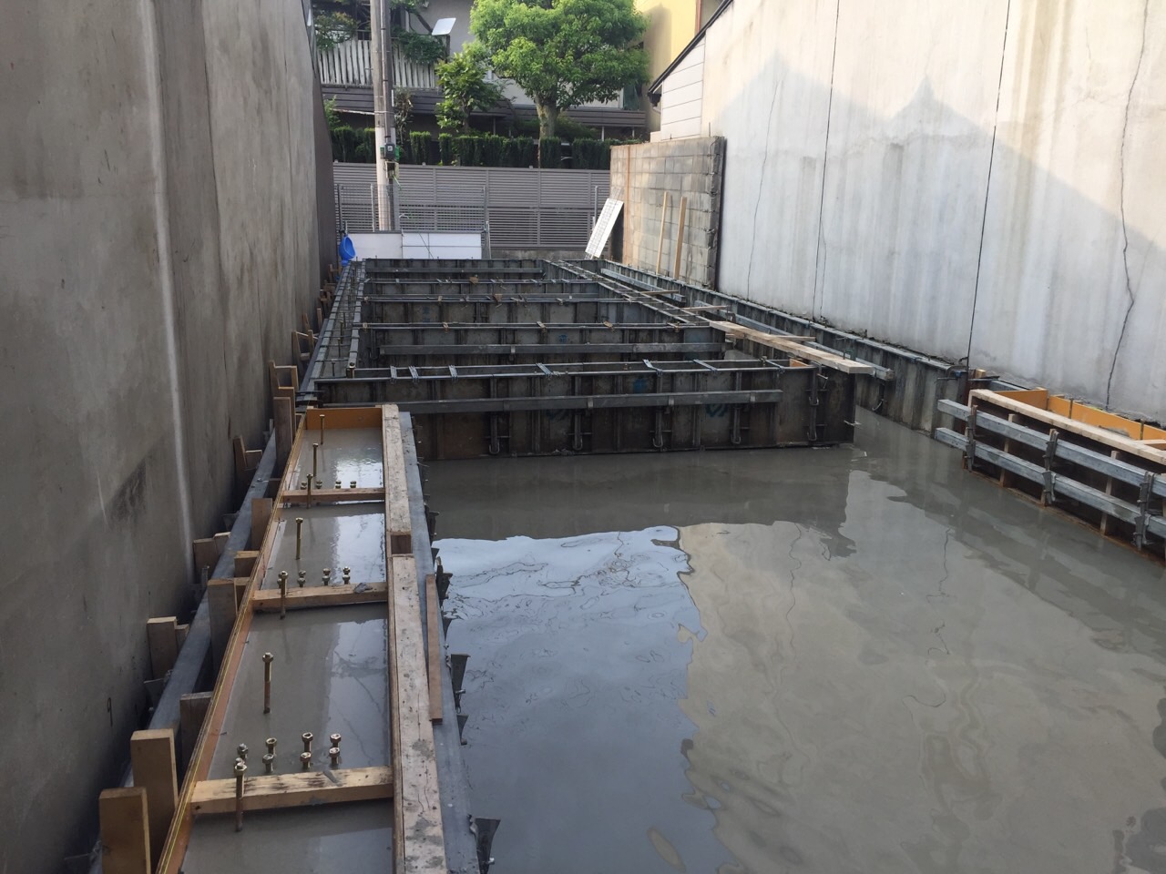 湿潤養生 コンクリートの硬化には水が大事 注文住宅なら京都市で設計施工を行う工務店 Garden